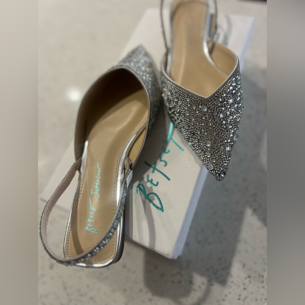 Betsy Johnson Diamond Gem Elegant Silver Women's Slingback Flats Size 7 - Picture 4 of 5